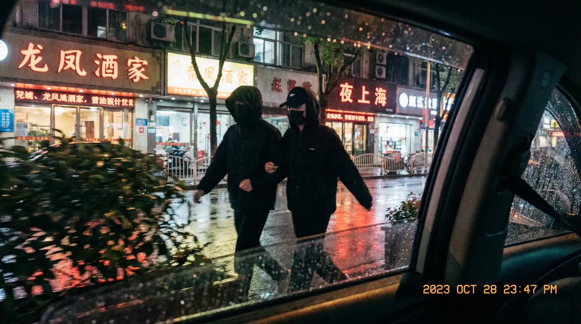 半岛体育平台 - 顶流明星深夜密会现场抓拍照片